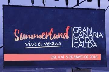 Summerlan se baña en Las Canteras (Foto José Manuel García)